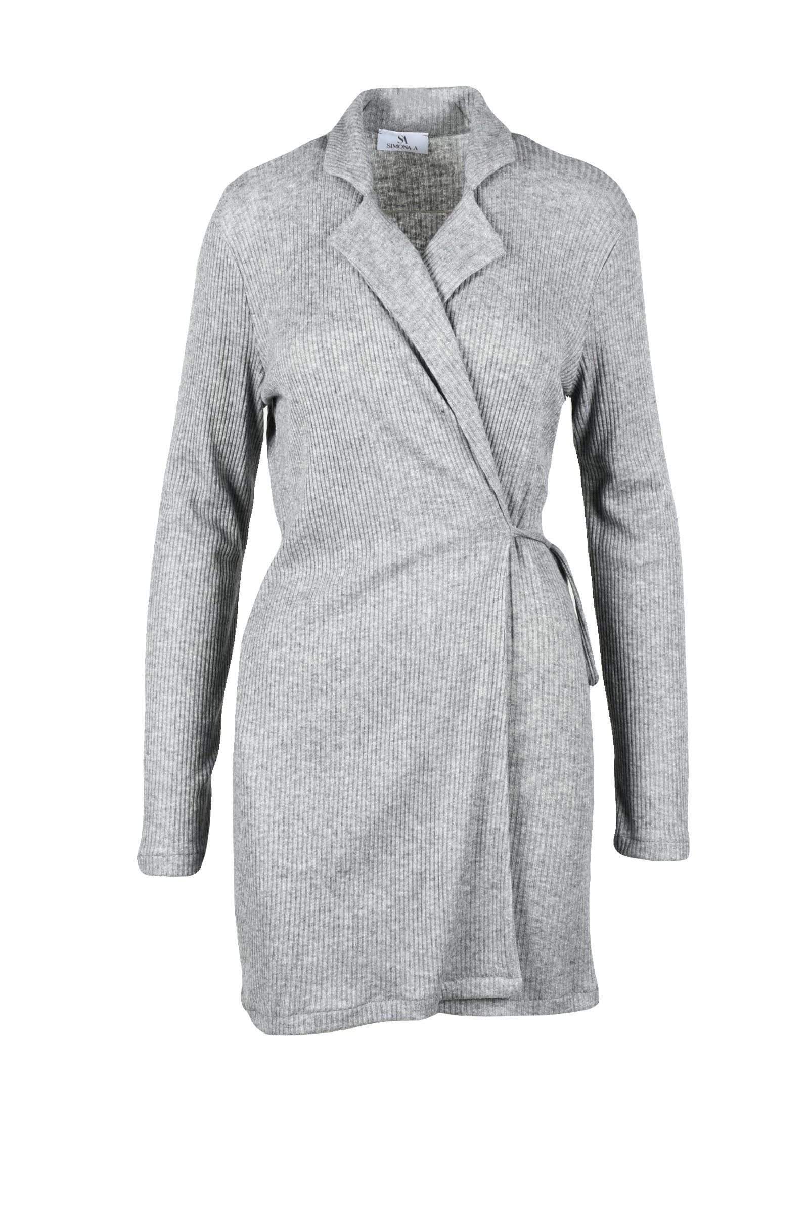 SIMONA.Eine Strickjacke