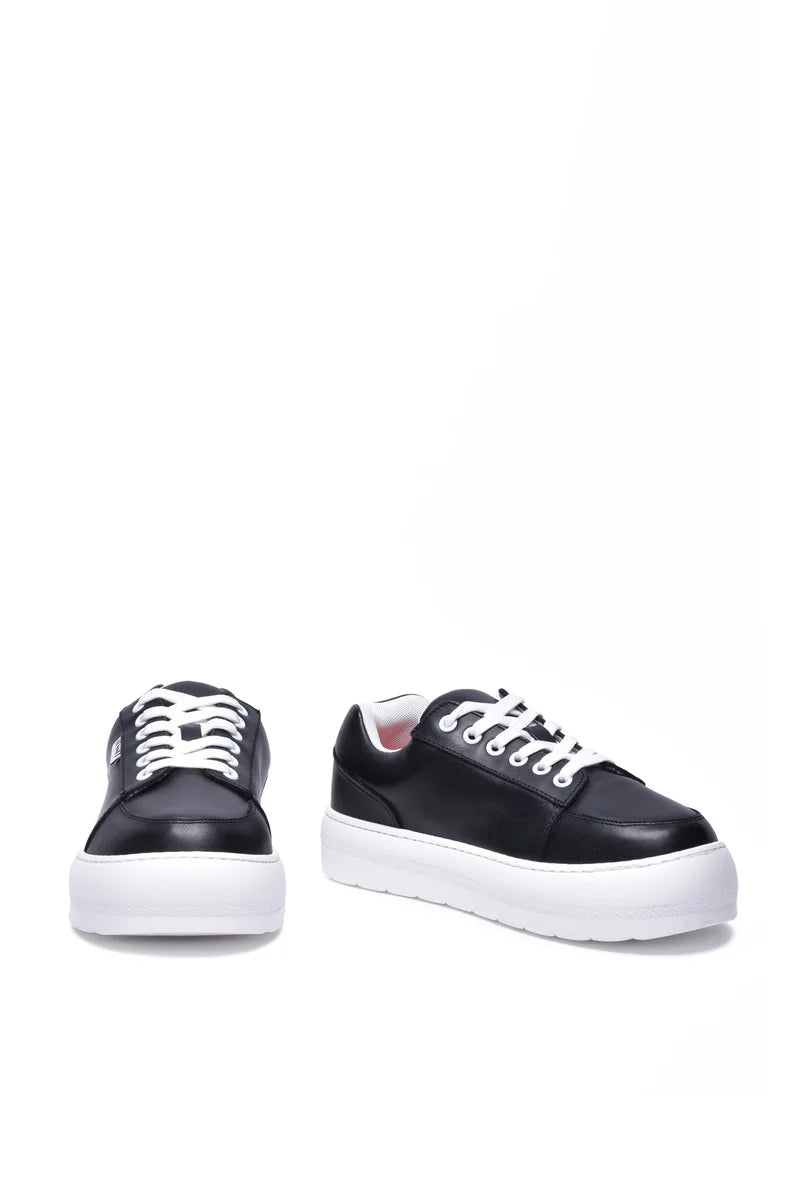Sunnei Sneaker in Pelle - Nero/Bianco