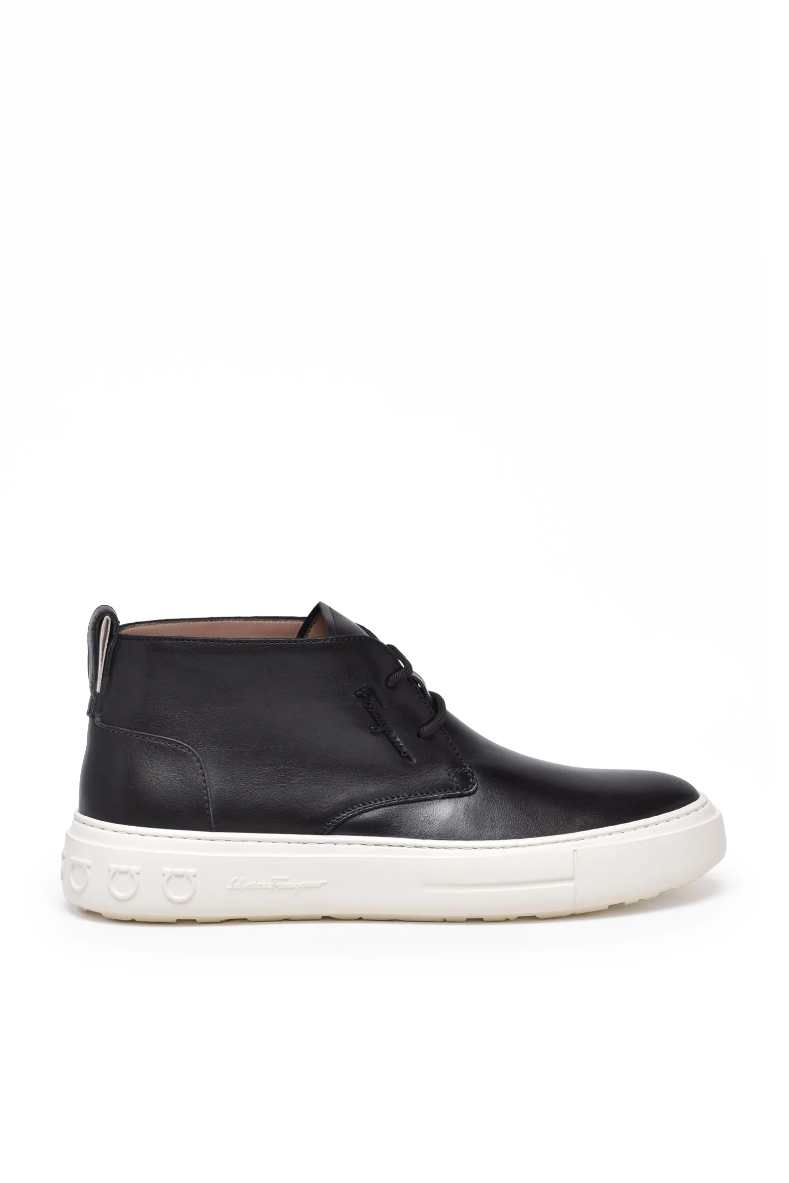 Schwarze Turnschuhe